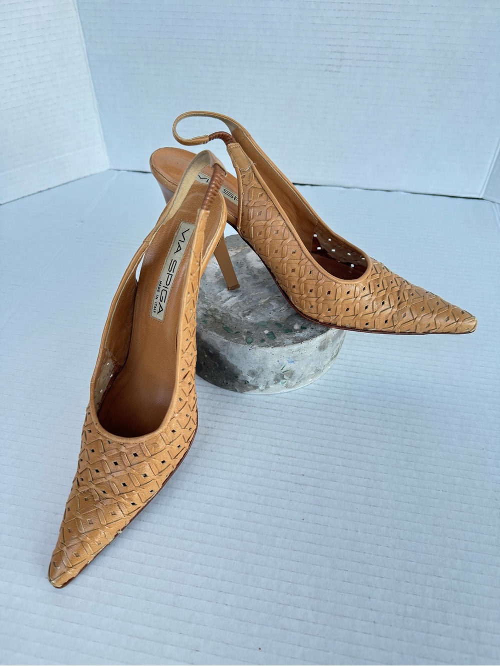 Via Spiga Woven Perforated Leather Pointed Slingback Pumps Tan Sz 8M Italy